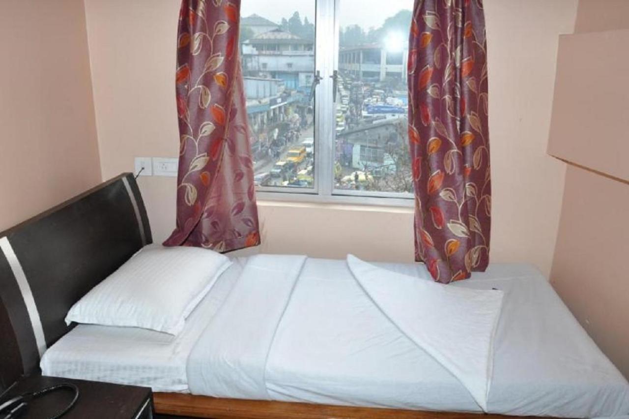 Hotel Barbareek Shillong Bagian luar foto